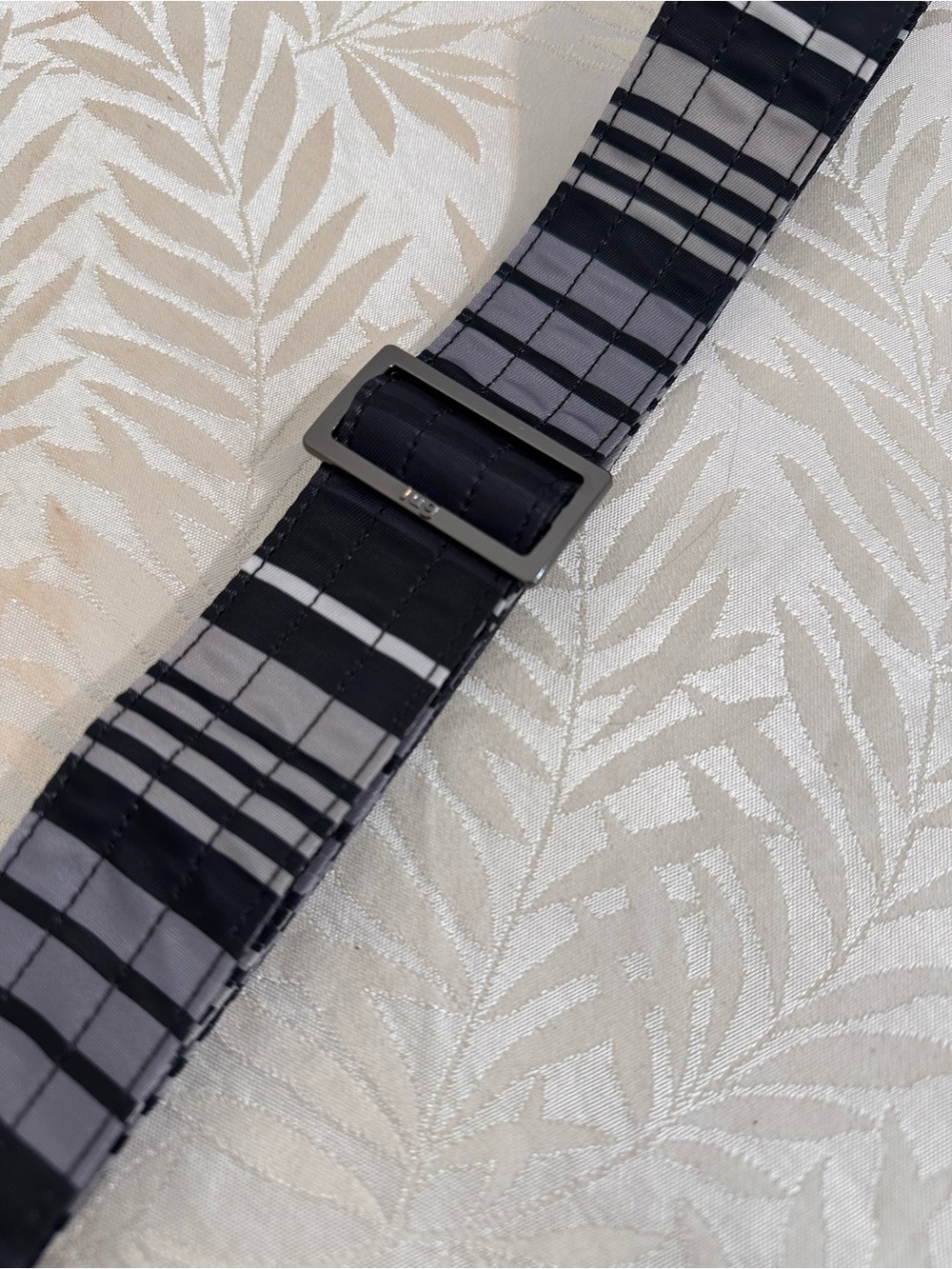 Adjustable Black & Gray Plaid Men’s Strap for lug Bags - Picture 4 of 6